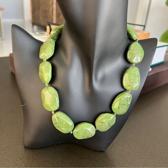 Green plastic Stone Statement Necklace with Adjustable Chain - Picture 2 of 4